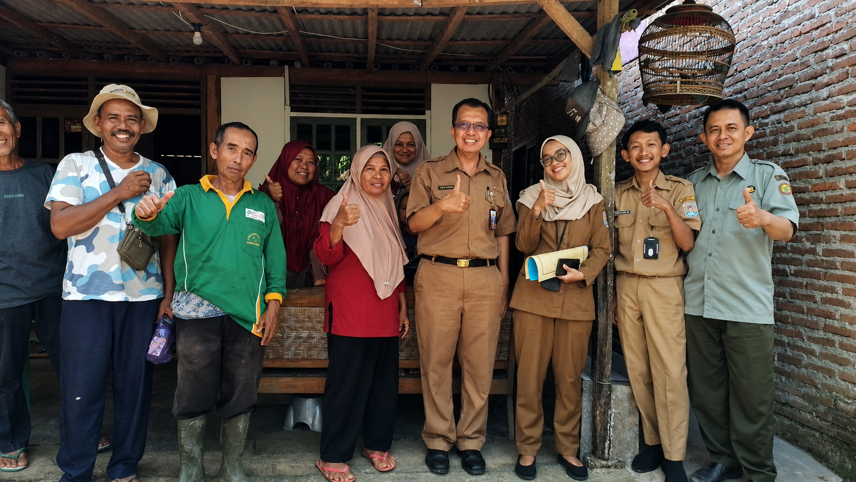KWT Cahaya Gemilang Dondong Terima Bantuan Bebek Petelur dan Sarana Pertanian untuk Ketahanan Pangan